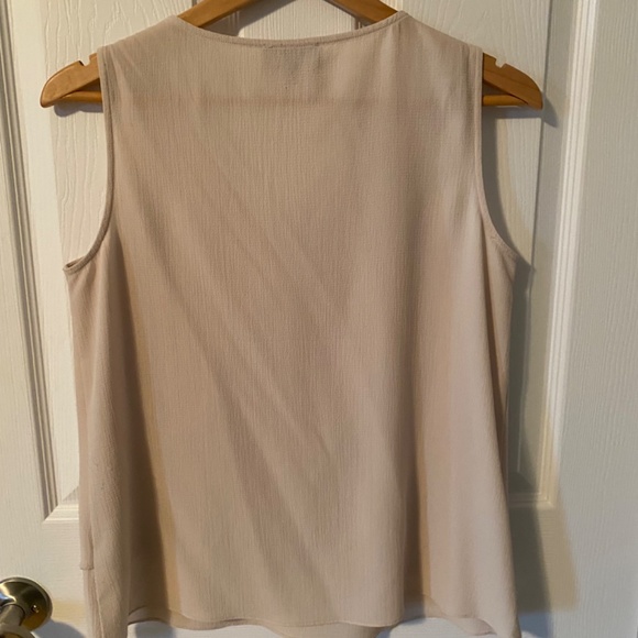 LAURA - Picture 2 of 6